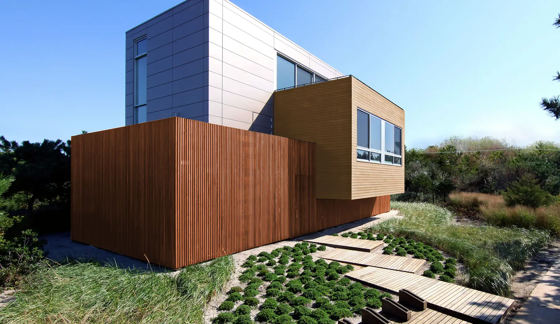 red cedar fencing western forest